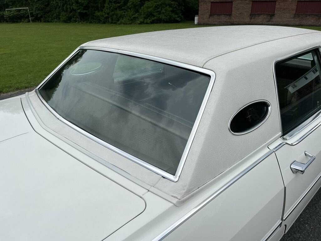 Lincoln-continental-1976-white-19
