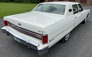 Lincoln-continental-1976-white-2