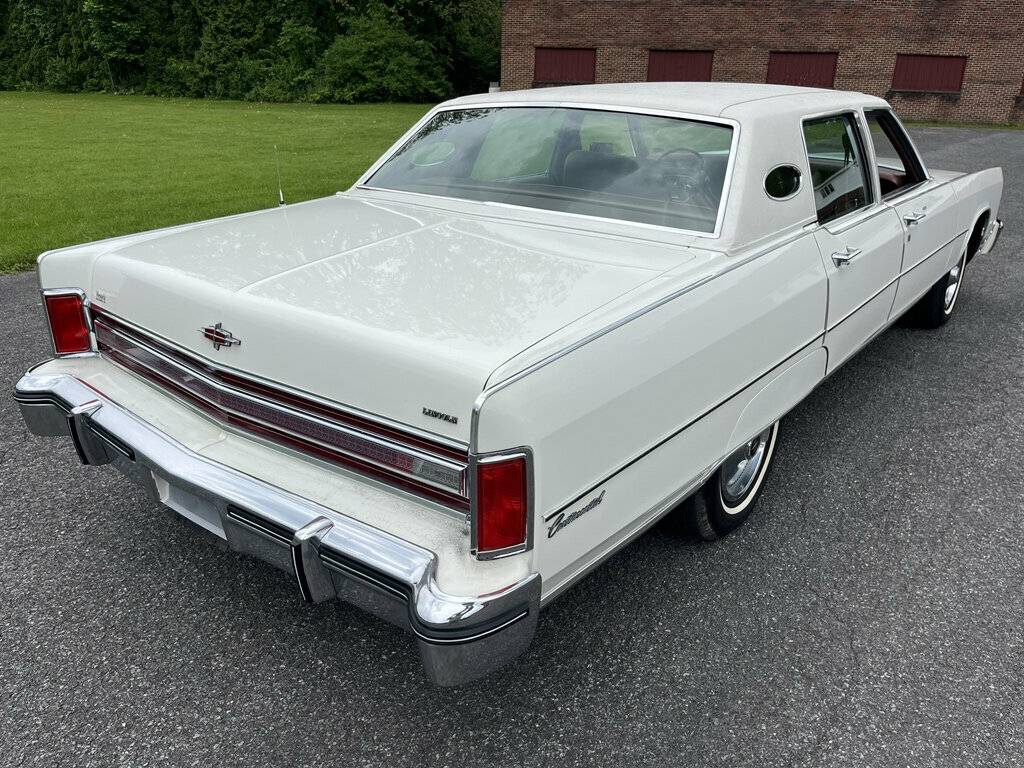 Lincoln-continental-1976-white-2