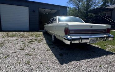 Lincoln-continental-1976-white-2