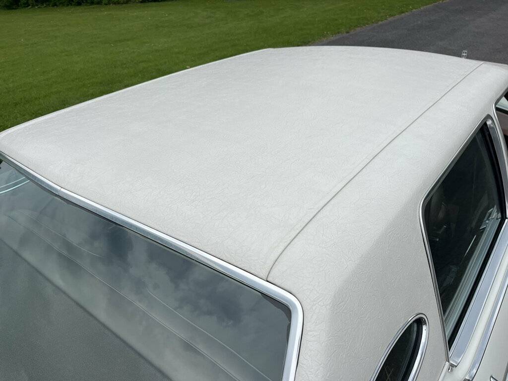 Lincoln-continental-1976-white-20