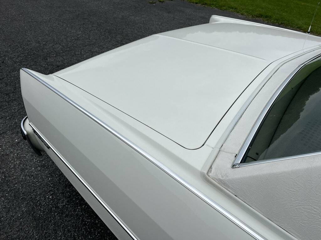 Lincoln-continental-1976-white-21