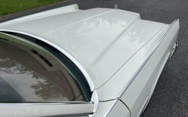 Lincoln-continental-1976-white-22