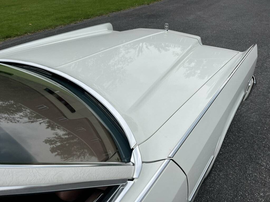 Lincoln-continental-1976-white-22