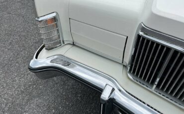 Lincoln-continental-1976-white-23