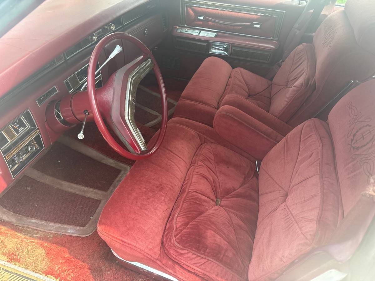 Lincoln-continental-1976-white-3