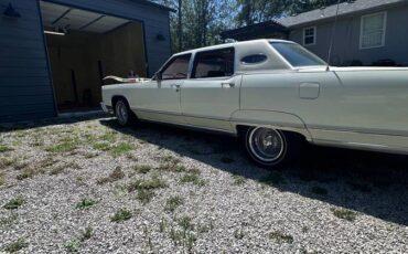 Lincoln-continental-1976-white-3