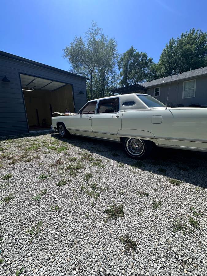 Lincoln-continental-1976-white-3