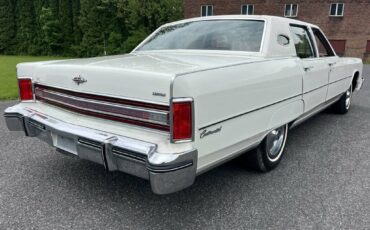 Lincoln-continental-1976-white-4