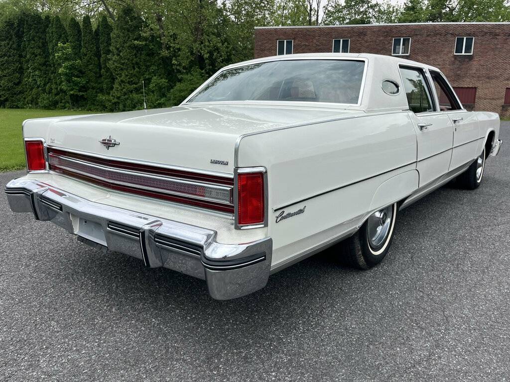 Lincoln-continental-1976-white-4