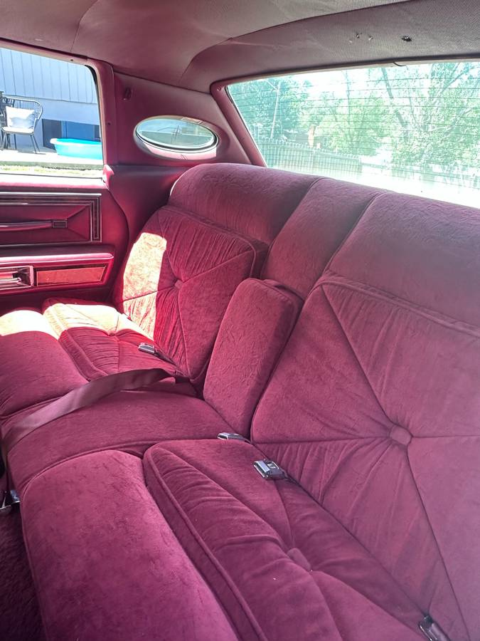 Lincoln-continental-1976-white-4