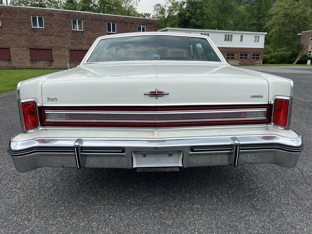 Lincoln-continental-1976-white-6