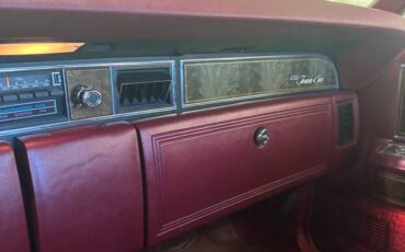 Lincoln-continental-1976-white-7