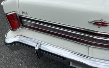 Lincoln-continental-1976-white-8