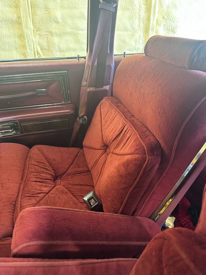 Lincoln-continental-1976-white-8