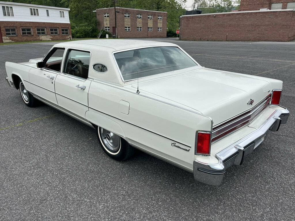 Lincoln-continental-1976-white-9