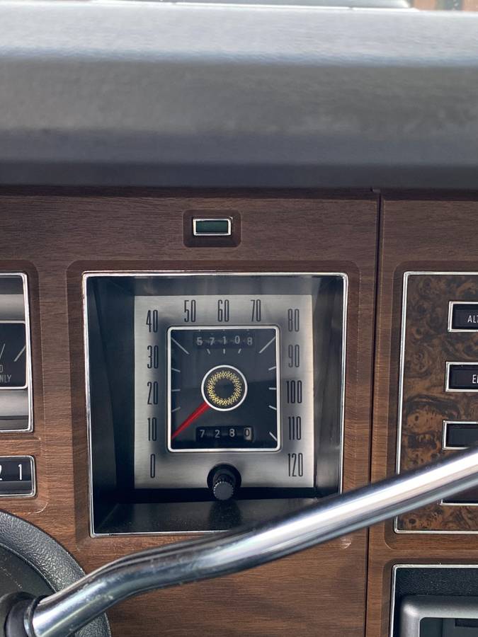 Lincoln-iv-1976-4
