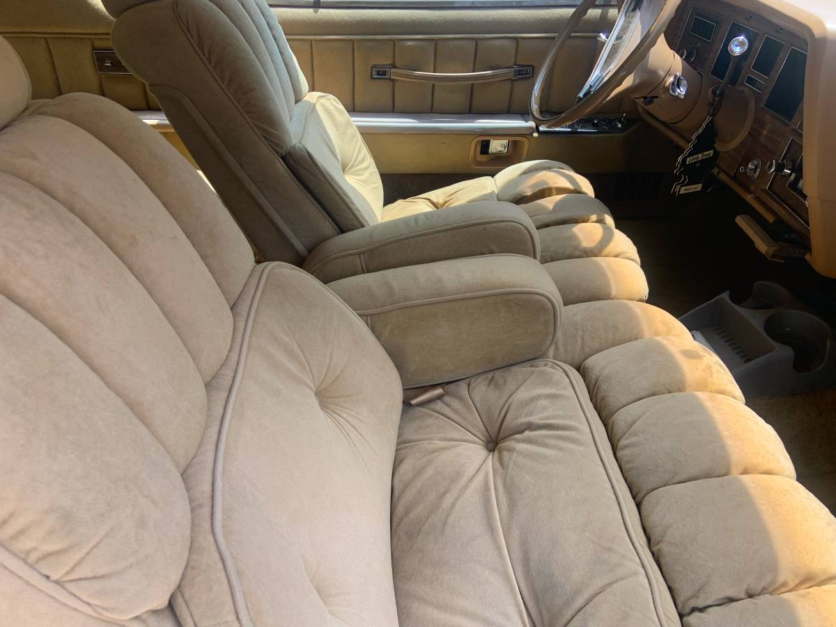 Lincoln-mark-four-1975-custom-7