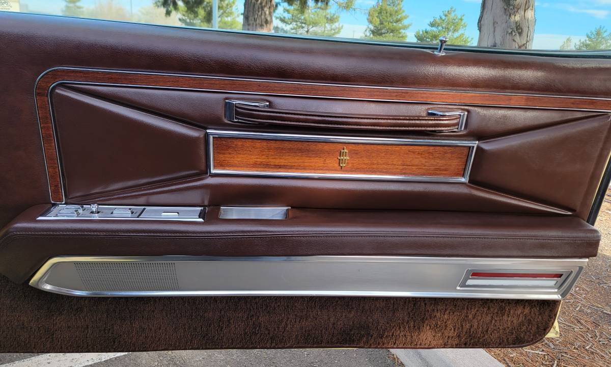 Lincoln-mark-iii-1971-10
