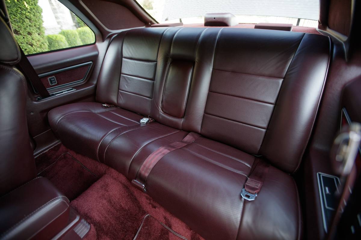 Lincoln-mark-vii-1988-purple-14