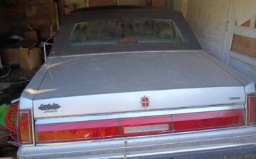 Lincoln-town-car-1987-grey