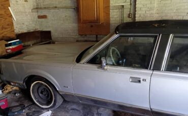 Lincoln-town-car-1987-grey-5