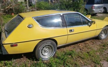 Lotus-Elite-1976-Yellow-Leather-5
