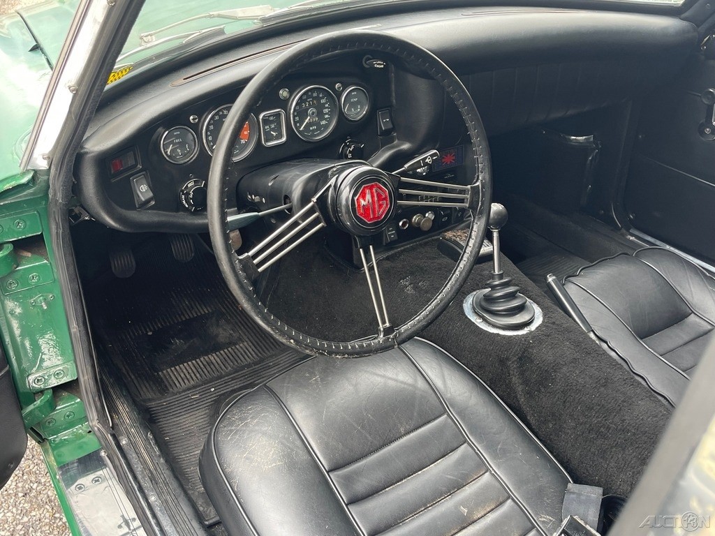 MG-CGT-1969-Coupe-13