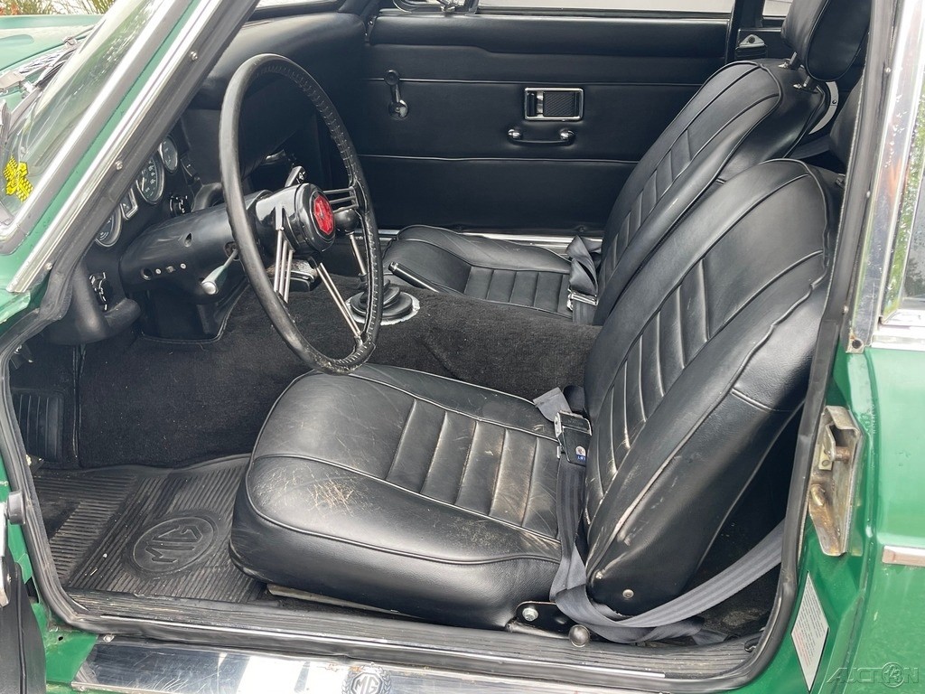 MG-CGT-1969-Coupe-14
