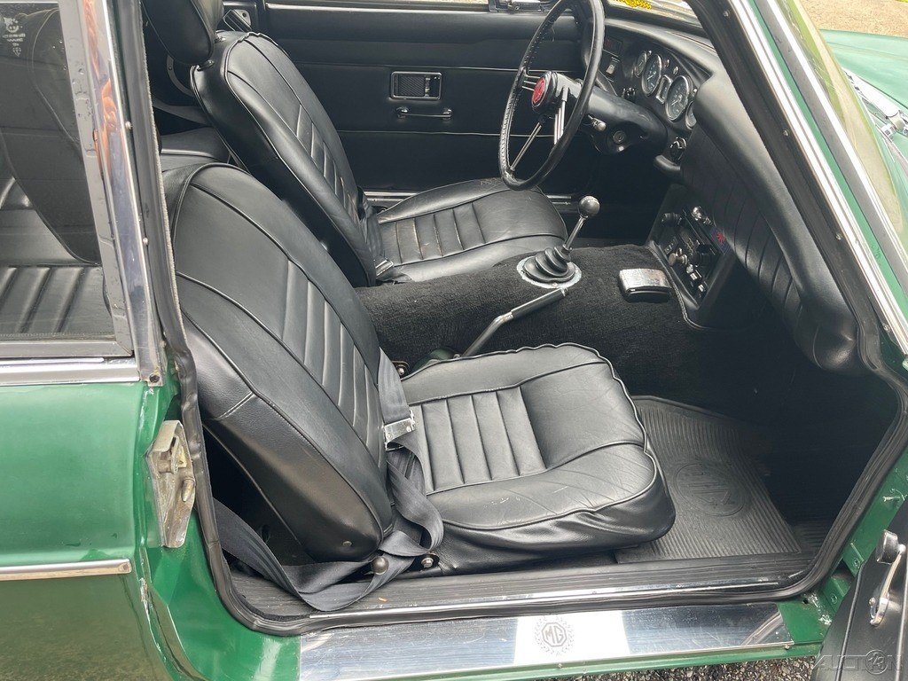 MG-CGT-1969-Coupe-16
