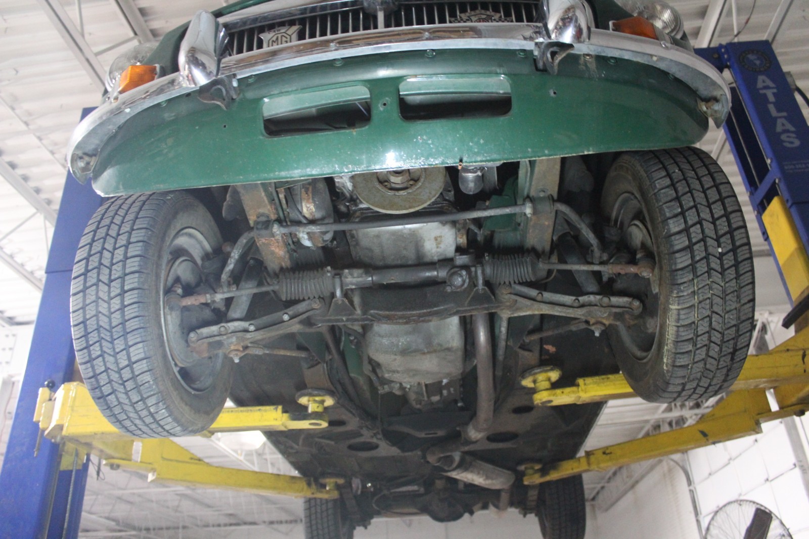 MG-CGT-1969-Coupe-26
