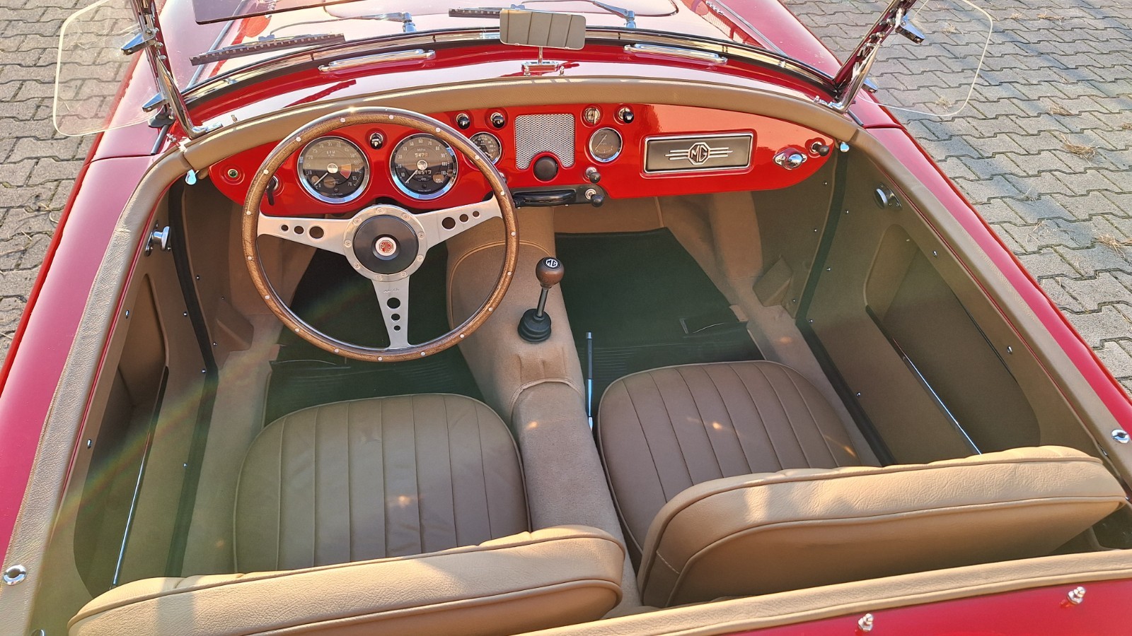 MG-MGA-1960-Convertible-5