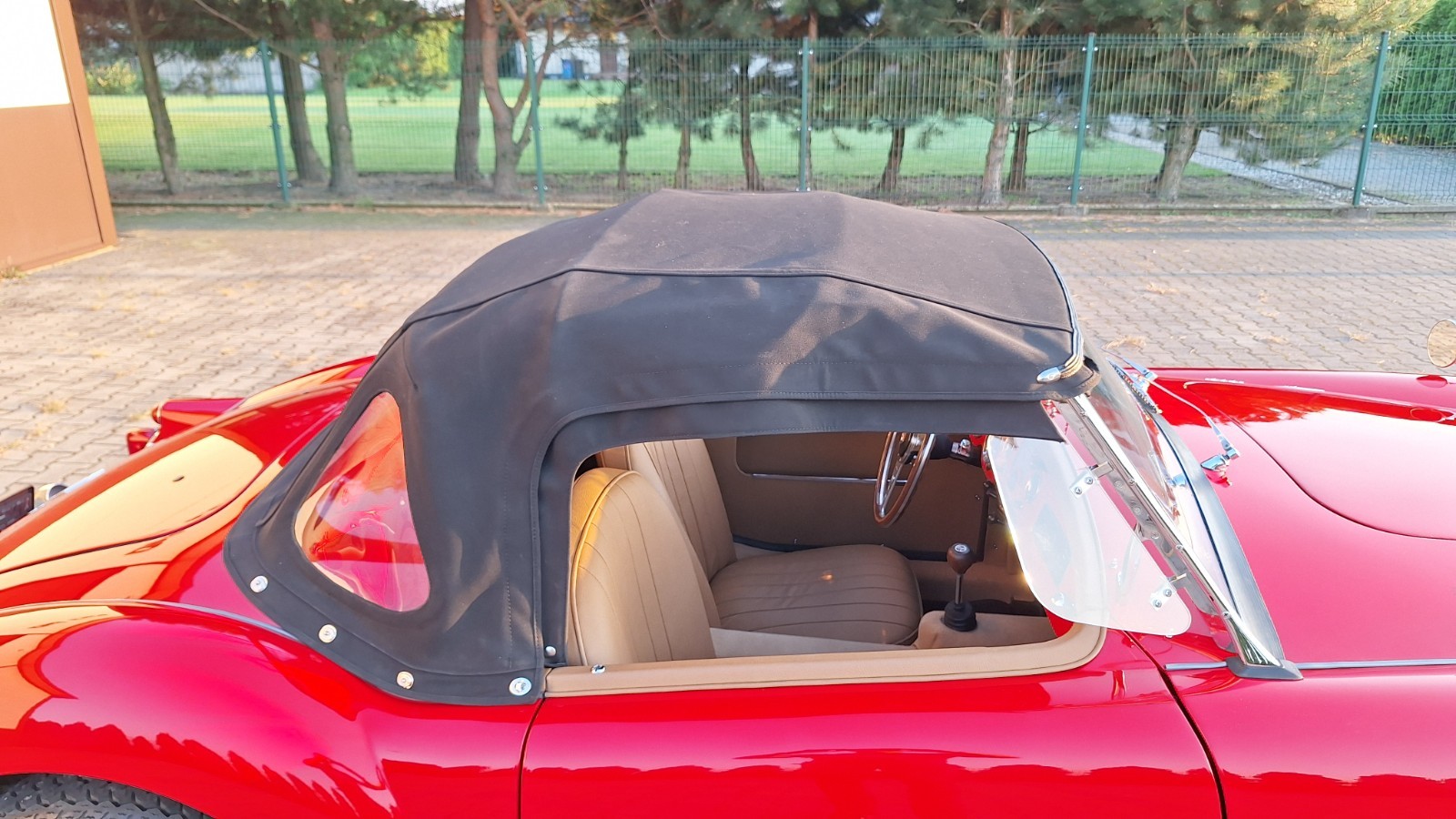 MG-MGA-1960-Convertible-7