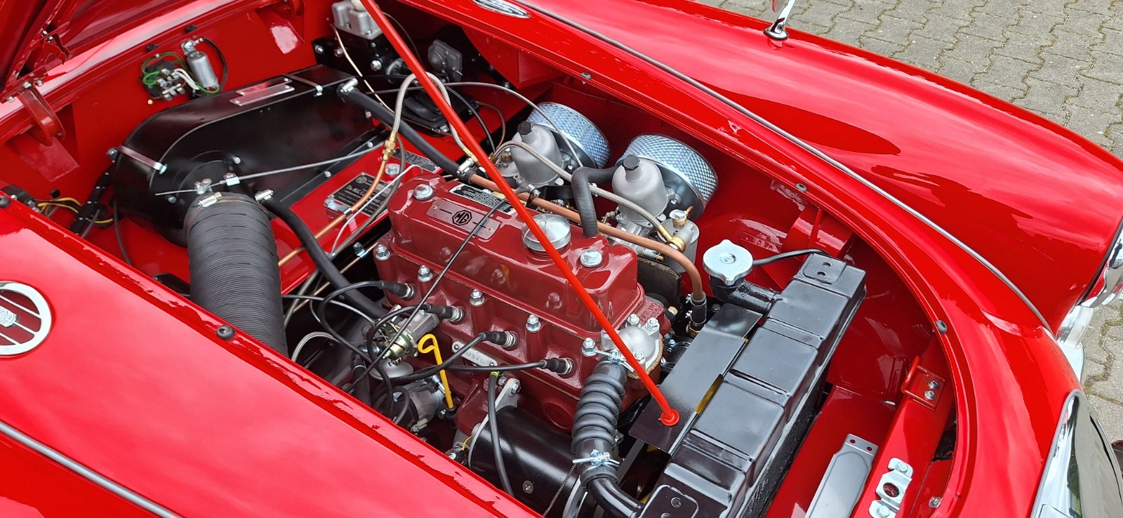 MG-MGA-1960-Convertible-8