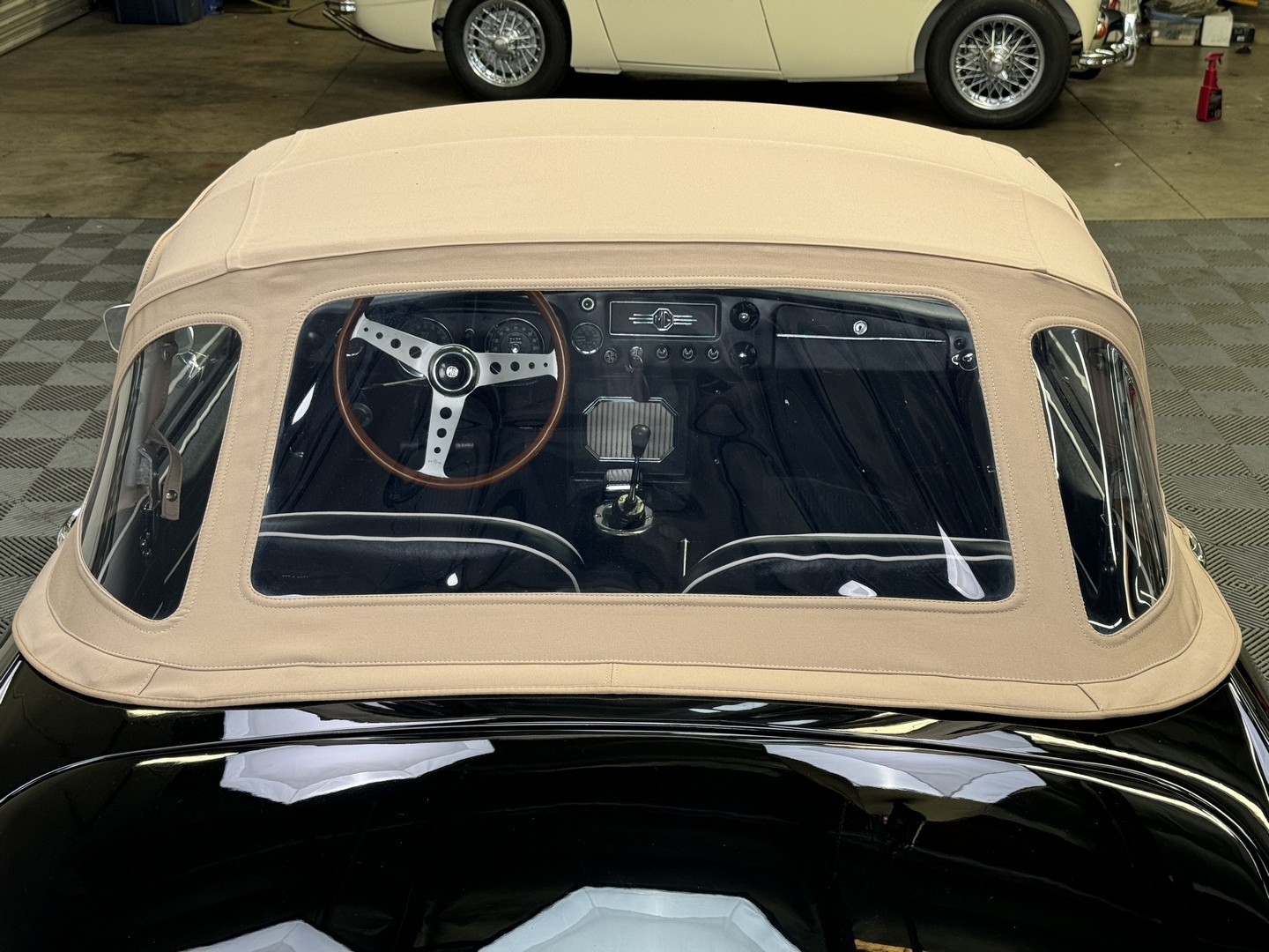MG-MGB-1965-Convertible-11