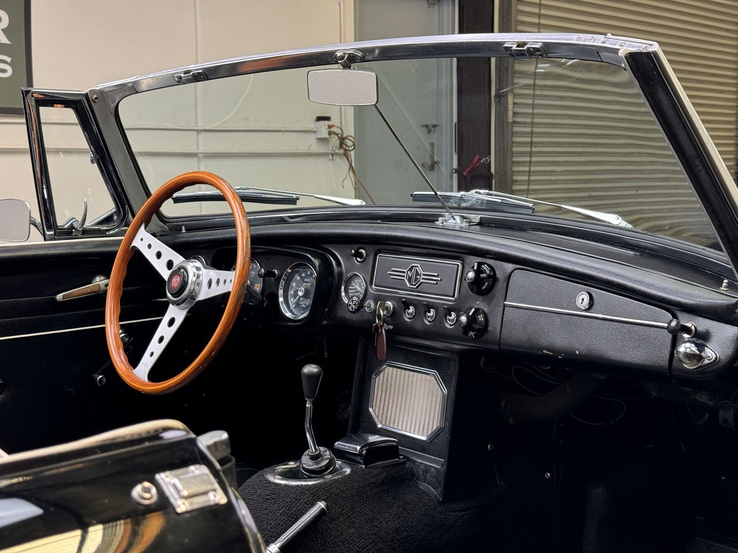 MG-MGB-1965-Convertible-12