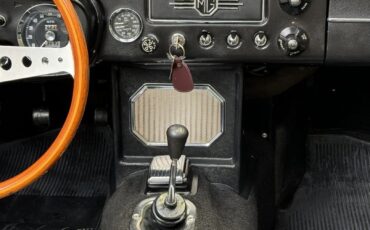 MG-MGB-1965-Convertible-14