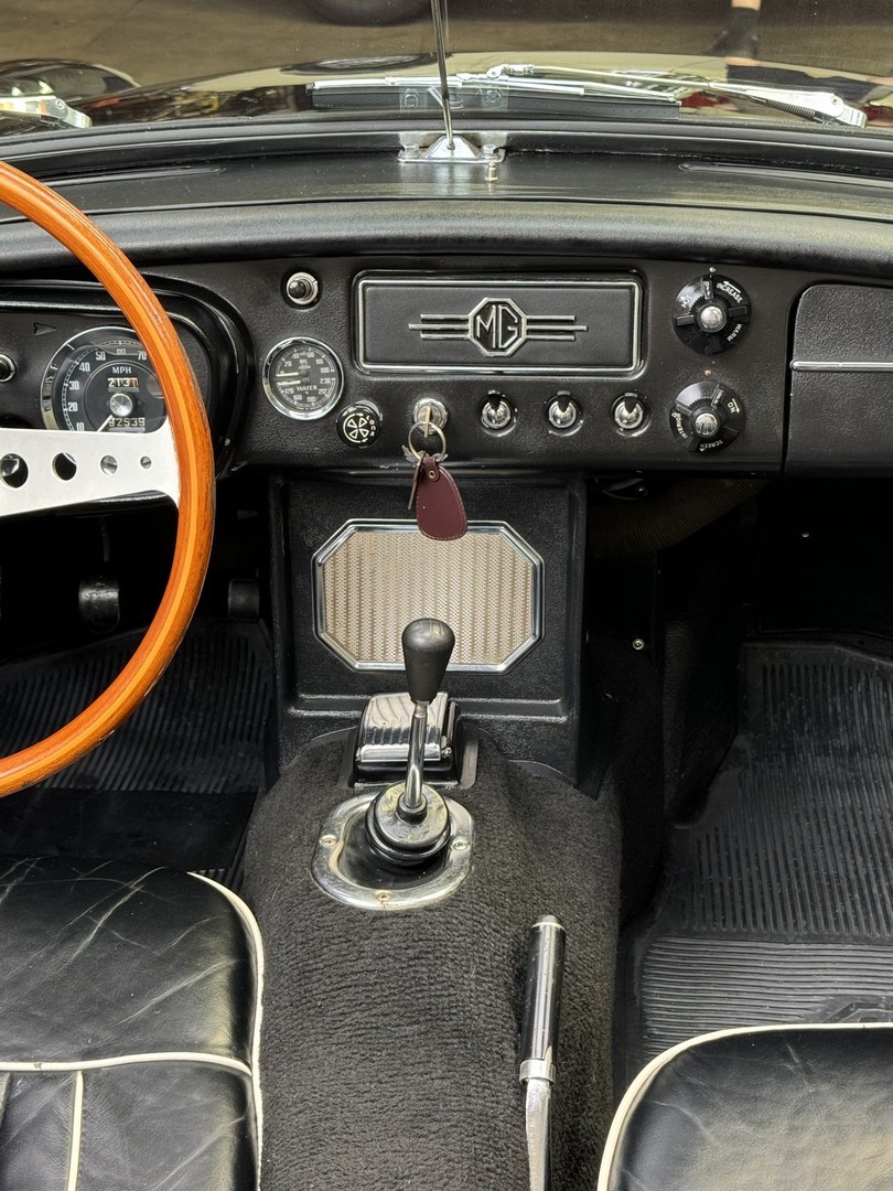 MG-MGB-1965-Convertible-14