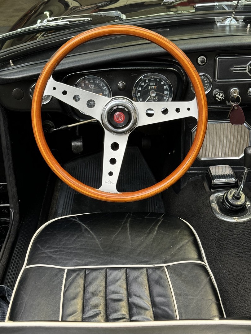 MG-MGB-1965-Convertible-15