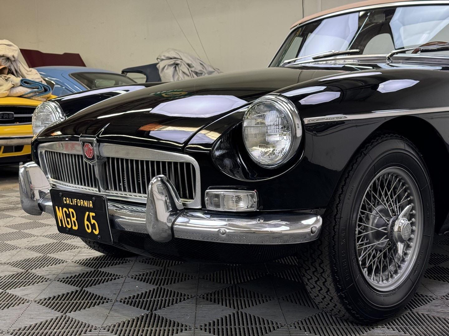 MG-MGB-1965-Convertible-4