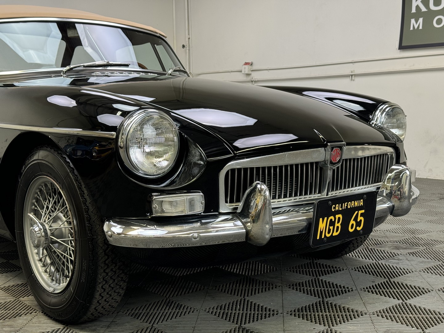 MG-MGB-1965-Convertible-5