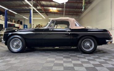 MG-MGB-1965-Convertible-7