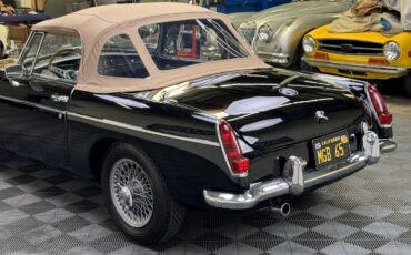 MG-MGB-1965-Convertible-8