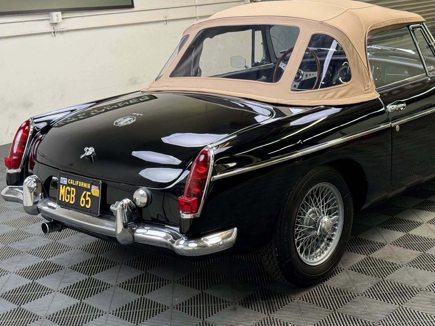 MG-MGB-1965-Convertible-9