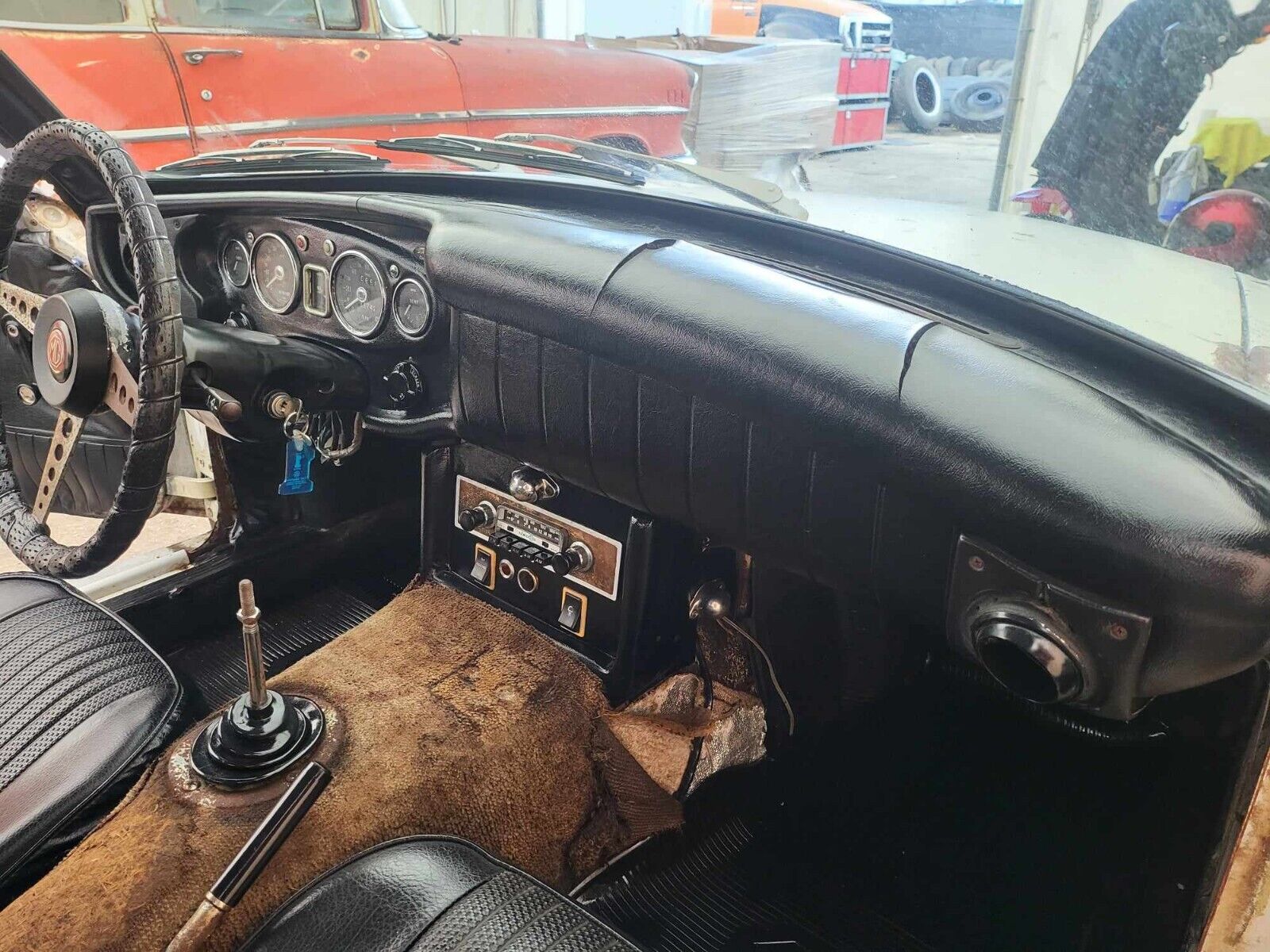 MG-MGB-1970-Coupe-11