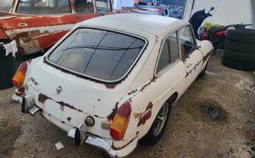 MG-MGB-1970-Coupe-4