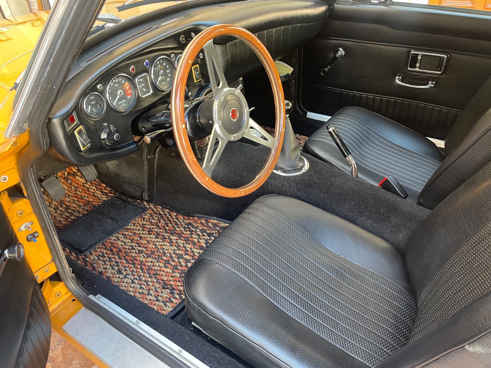 MG-MGB-1971-Hatchback-6