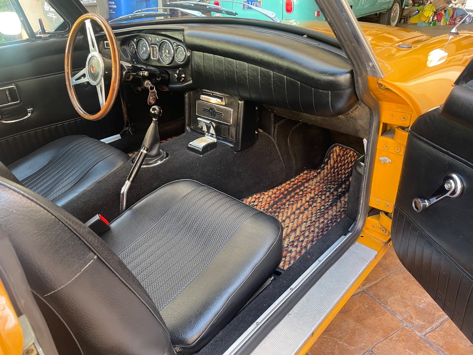 MG-MGB-1971-Hatchback-7