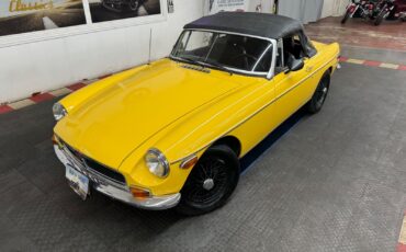 MG-MGB-1974-2-door-convo-1