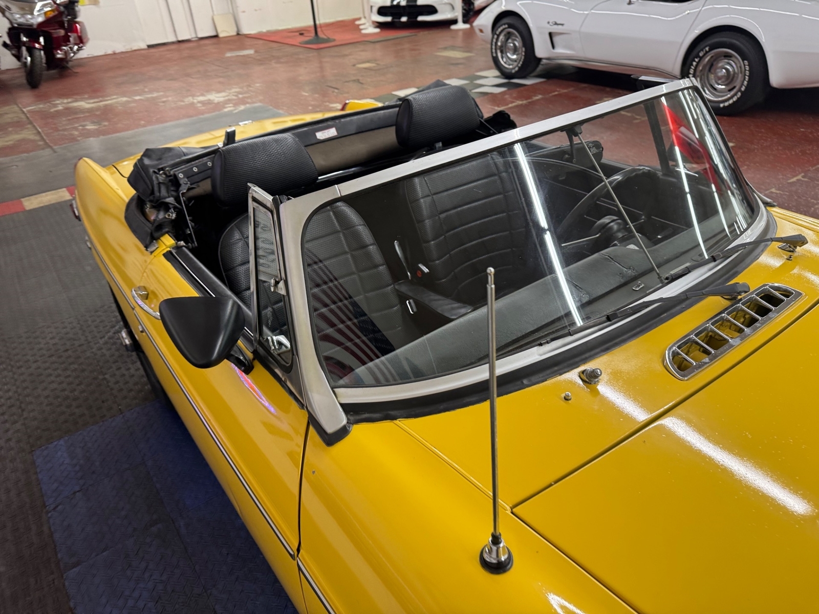 MG-MGB-1974-2-door-convo-17